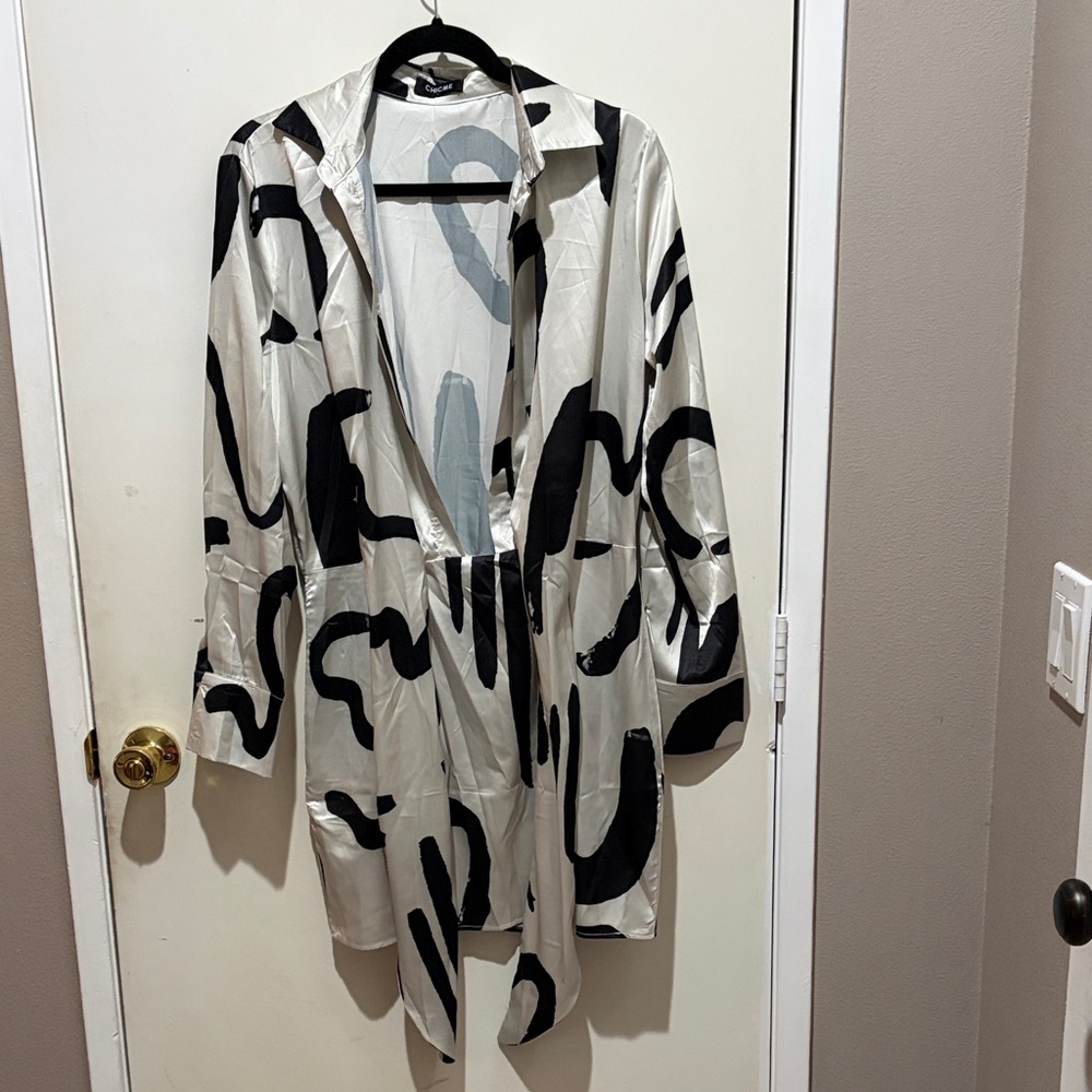 Elegant Black and White Patterned dress